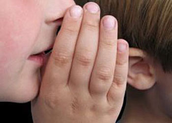 Dedikoducu akrabalara karşı nasıl davranmalıyız, bunlarla ilgiyi kesmek doğru olur mu?