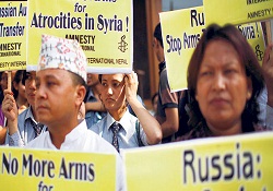 Esed, Halep'e asker yığıyor, halk kaçıyor