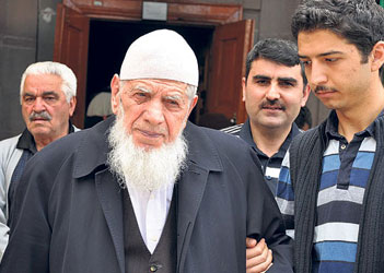 Kırkıncı: Bu ülkede 18 yıl ezan sesi duymadık