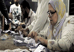 Mısır'da oy verme işlemi başladı