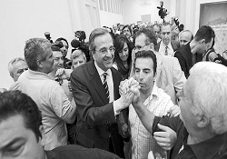 Yunanistan istikrar için 'kurtuluş hükümeti' arıyor