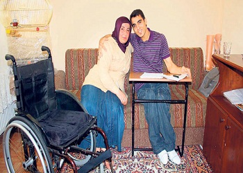 Anne sırtında üniversite okudu