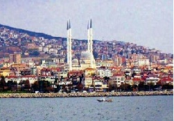 Sahile, 2 milyon kamyonluk dolgu