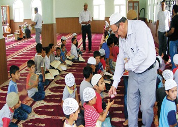 Yaş sınırı kalktı,her yaştan çocuk camiye koştu