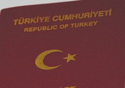 Pasaport krizini emniyet çözdü