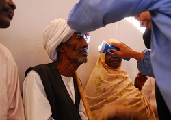 Türk doktorları Sudan'da 11 bin göz ameliyatı yaptı