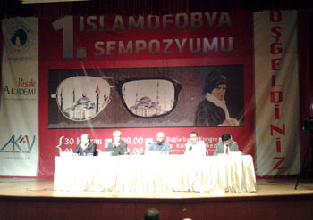 Kıbrıs'ta İslamdan korkan Müslümanlar üredi