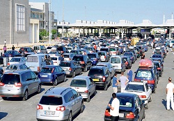 Edirne'de sınır kapılarından 24 saatte 27 bin yolcu geçiş yaptı