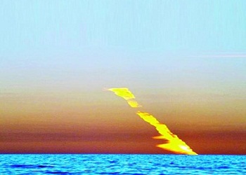 Yanarak denize düşen meteorun bıraktığı iz