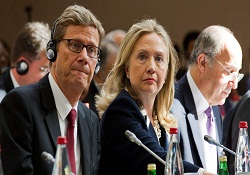 Clinton: Rusya ve Çin'e, bedel ödeyecekleri gösterilmeli