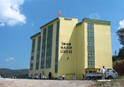 Edremit'te İmam Hatip Ortaokulu açıldı