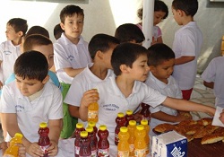 Çocuklar Kur'an için camilere akın etti