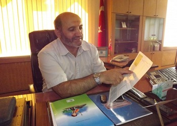 Haydi babanı da al, camiye gel