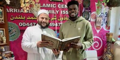 Bir ünlü futbolcu daha Müslüman oldu