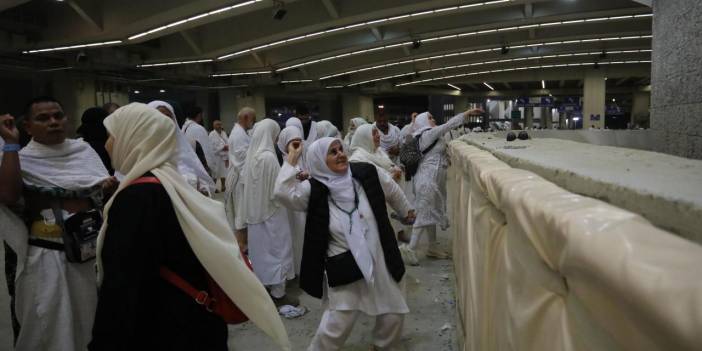 Hac notları: Hacılar Mina'da şeytan taşladı