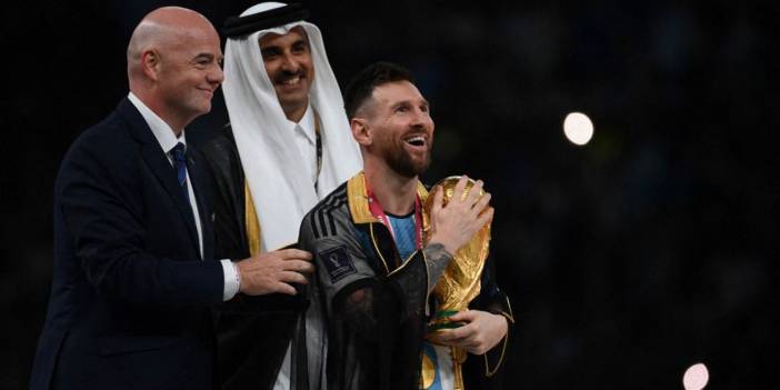 Dünya Kupası'nda Messi'ye giydirilen cübbenin anlamı