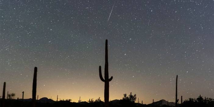 Karanlık gökyüzü Geminid meteor yağmuruyla aydınlandı