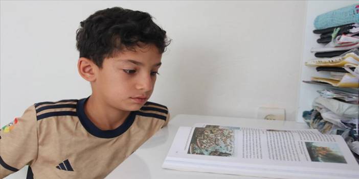 Köpeklerin saldırısında yaralanan 8 yaşındaki Burak sokağa çıkmaya korkuyor