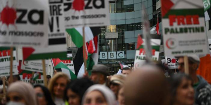 Gazze soykırımını gizleyen BBC'ye protesto
