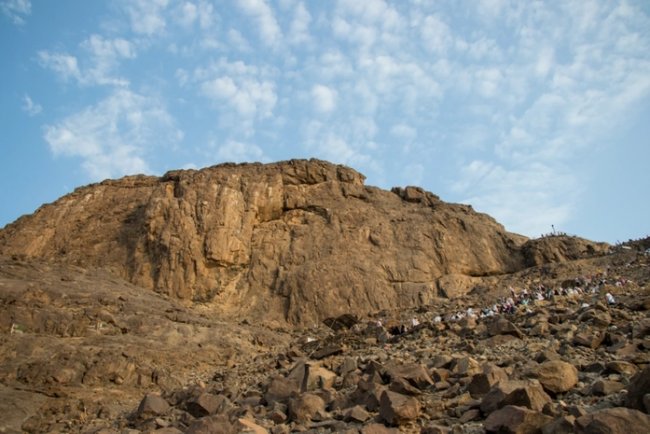 mekke-nur-dagi-hira-magarasi.webp
