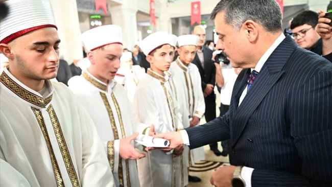 erzurum-da-hafizlik-egitimini-tamamlayan-415-ogrenci-icazet-aldi-1200-264615.jpg