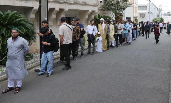 bu-camide-bayram-namazi-3-kez-kilindi-1793194-photogallery-20260527100055-2.jpg