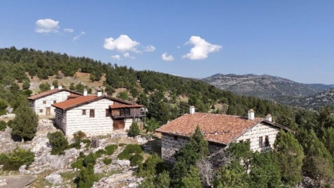 bu-koye-beton-giremiyor-nufusunun-1800-kati-turist-geldi-1811948-202608271107-20260827110759-2.jpg