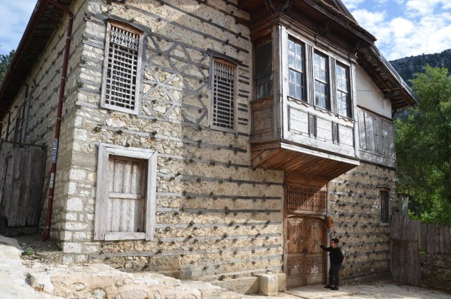bu-koye-beton-giremiyor-nufusunun-1800-kati-turist-geldi-1811948-202608271108-20260827110801-6.jpg