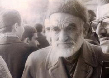 Tahiri ağebey Sinek Risalesini okuyor