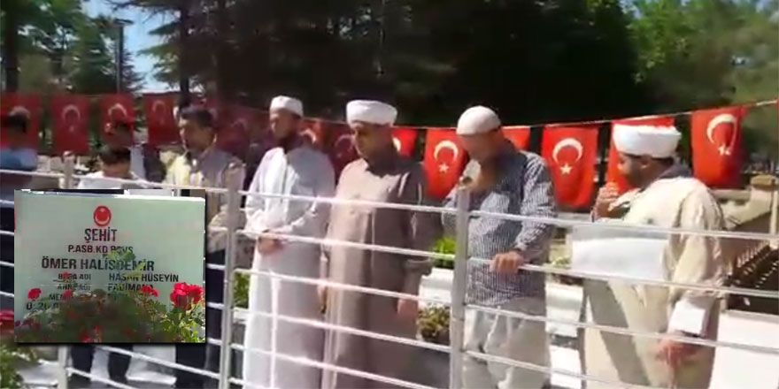 Suriyeli Nur talebelerinin şehit Ömer Halisdemir'in mezarında yaptığı dua